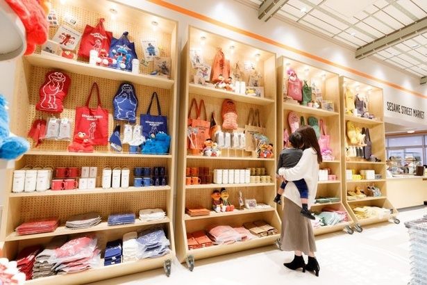 ヴィンテージ風アートで人気のスケッチシリーズ。“推し活アイテム”として、自分の推しカラーのアイテムを購入するのもおすすめ