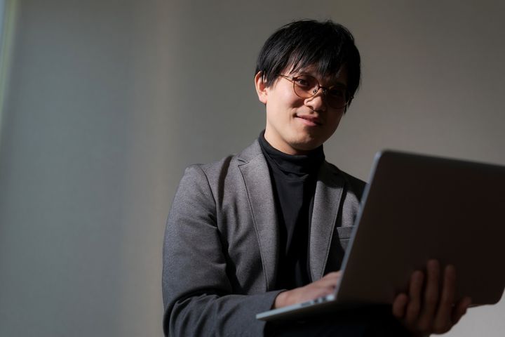 「笑えなくなった」絶望の日々……！！パワハラと副業詐欺で追い詰められた世帯年収750万・29歳男性のエピソード