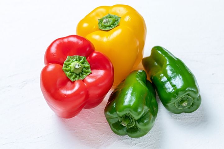 ビタミン豊富な夏野菜の代表、ピーマンとパプリカ