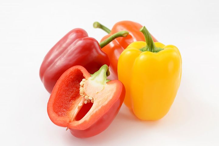 鮮やかなパプリカの中でも特に高い栄養価を誇るのは「赤色」です