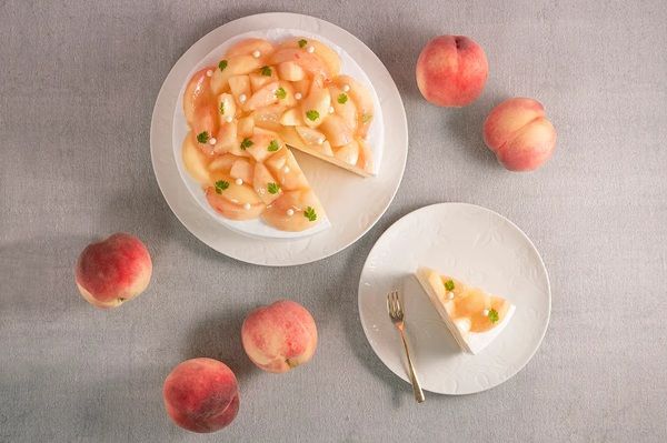 ダッキーダックなどで桃フェア開催！白桃のショートケーキ＆黄桃のズコットが登場