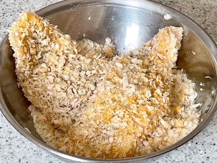 サクふわ鱈フライととろけるチーズエッグの ごちそうカンパーニュトースト