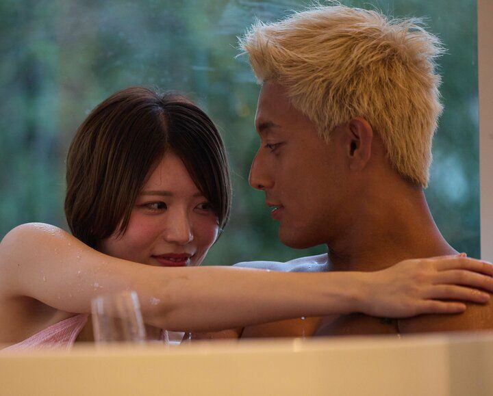「お風呂入ろ」憧れのスレンダー美人タレントと一緒にジャグジーへ
