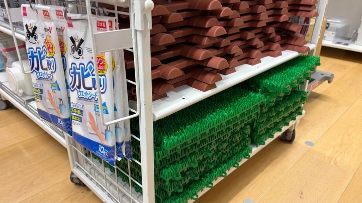 ダイソーの人工芝を買ってみた！使い心地やサイズをレビュー【100均】
