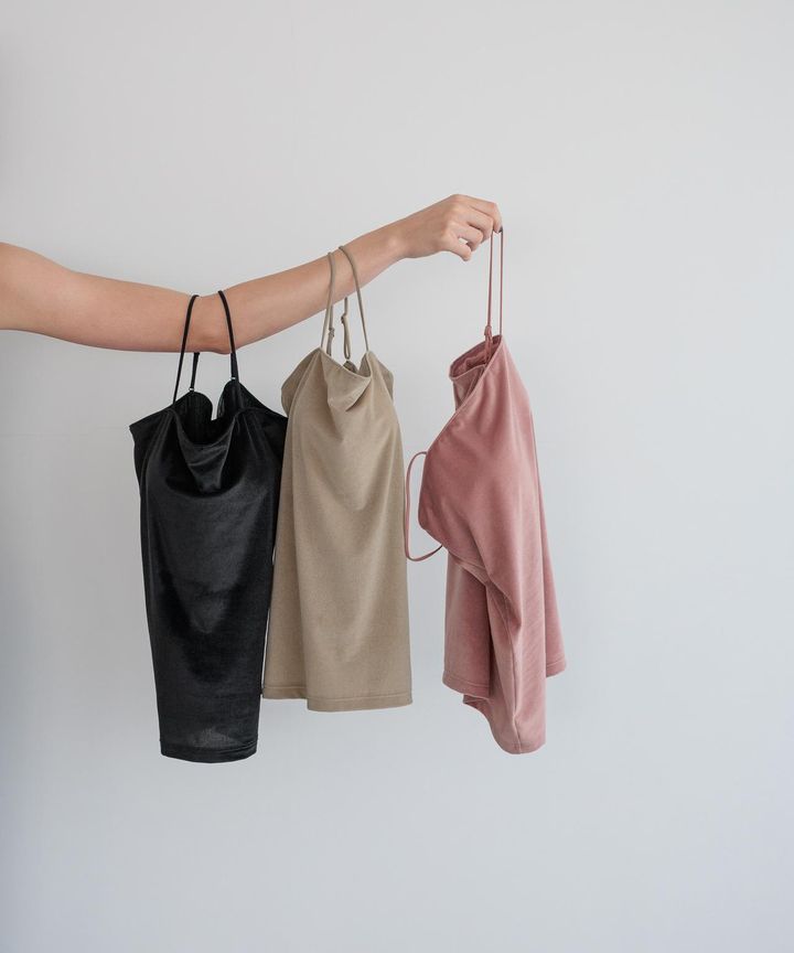 画像: 【bijorie】ベロア カップ付きキャミソール NEW BASIC series（ブラック、ベージュ、ダスティピンク）各¥4,990（すべてベイフロー） 出典：ベイフロー