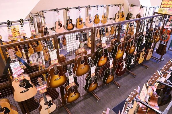 【東京都千代田区】お茶の水でギターやベース、バイオリンの展示即売会を開催！プレゼント企画も
