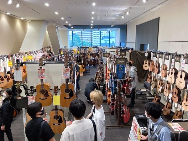 【東京都千代田区】お茶の水でギターやベース、バイオリンの展示即売会を開催！プレゼント企画も