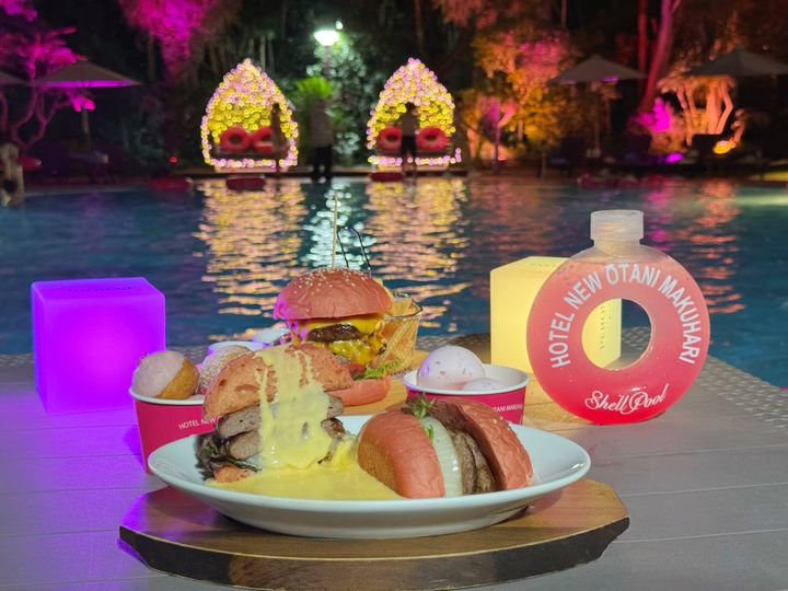 黄金のチーズプールにダイブ！？プールサイドで味わうビジュ最高グルメ