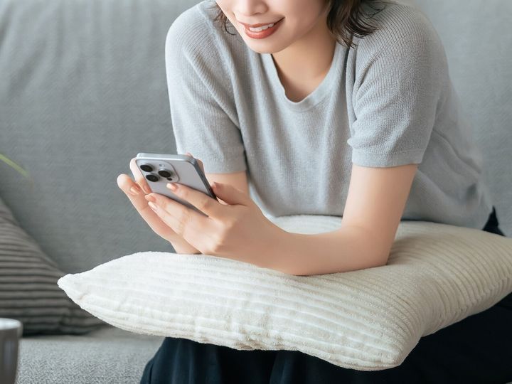 出会いのきっかけは増えても、ゼロから関係を築くのは難しいもの。相手を知りたい気持ちと距離感のバランスが図れずギクシャクすることも。恋愛下手を自認する32歳女性が“自分そのもの”だという男性に出会って気付いた「過去の過ち」とは。※画像：PIXTA