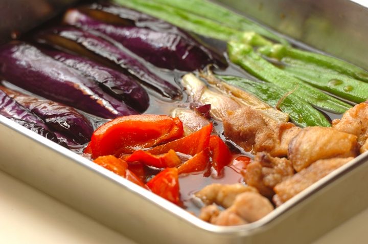 鶏肉と夏野菜の揚げびたしの作り方1