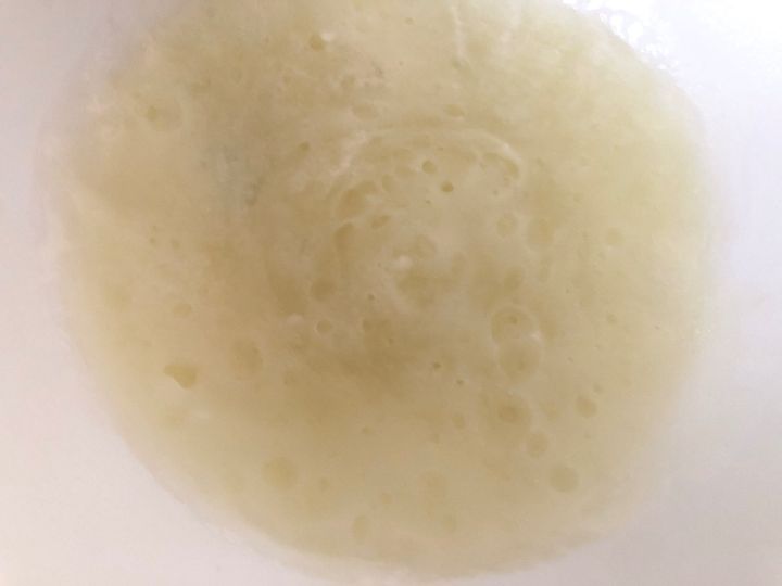 温めたら手早く練り混ぜてもちもちにします