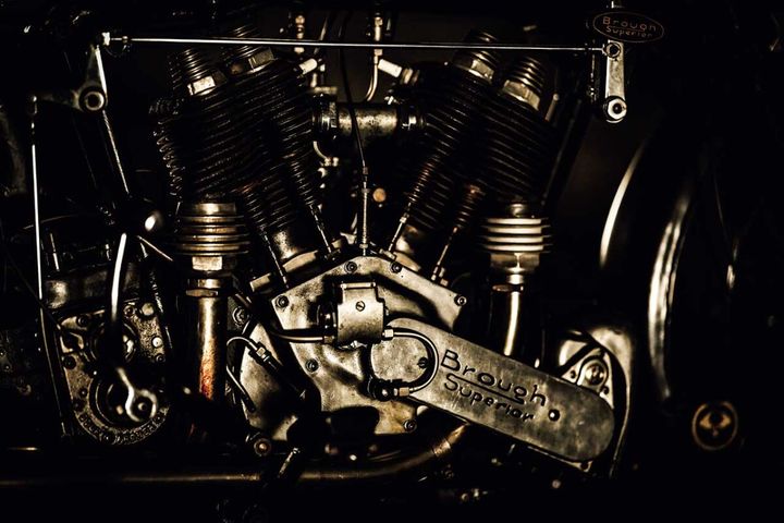 100年前の名車を”普通のバイク”として乗る──ブラフシューペリアSS80と生きる男