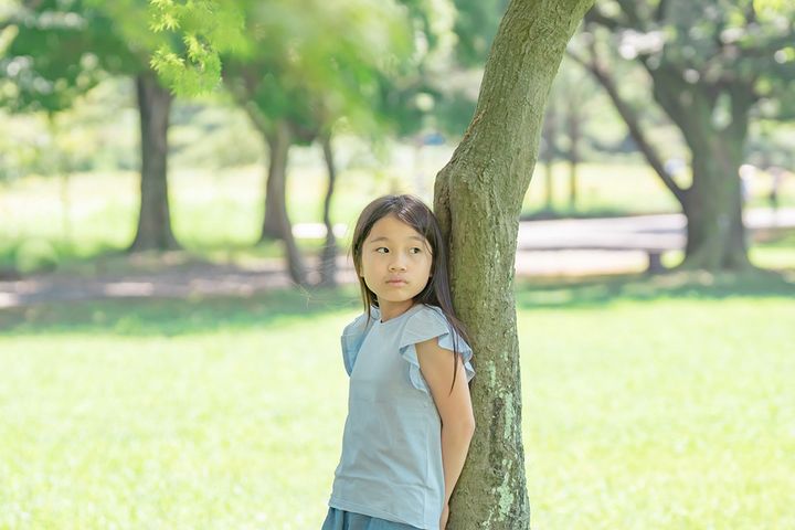 一人で留守番をする子どもに安全に過ごしてもらうためには…