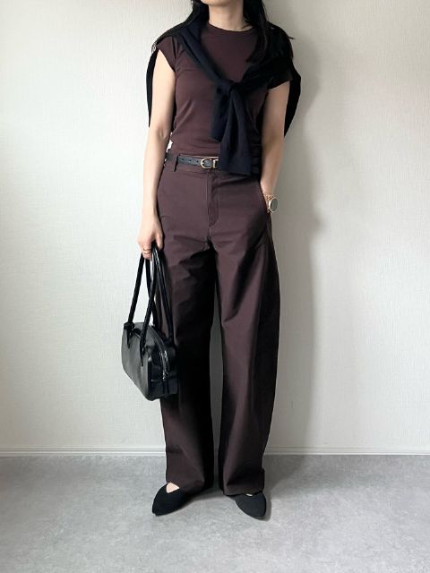ジャージーバレルレッグパンツを着たコーデ