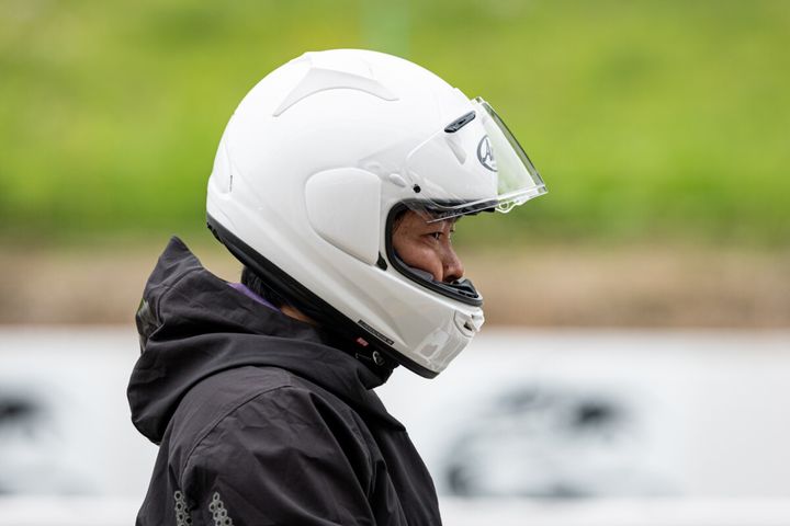 【アライ】新作フルフェイス「X-SNC」が9月上旬発売！RX-7X直系の安全性と“風量5倍”の圧倒的通気性能をサーキットで体感インプレ