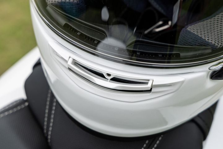 【アライ】新作フルフェイス「X-SNC」が9月上旬発売！RX-7X直系の安全性と“風量5倍”の圧倒的通気性能をサーキットで体感インプレ