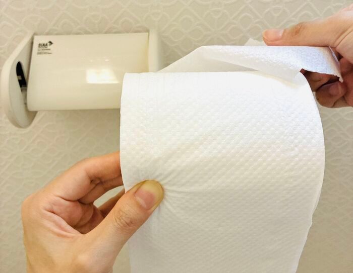 新品のトイペがビリビリ破れる問題、「指でスーッとするだけ」で嘘みたいに解決します！