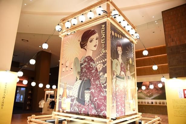 矢沢あいさん描き下ろしの美人画を、やぐらの形で立体展示した「巨大美人画やぐら」 (C)矢沢漫画制作所／集英社 撮影：ソムタム田井