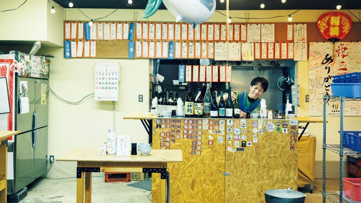 東比恵〈占部商店〉店内