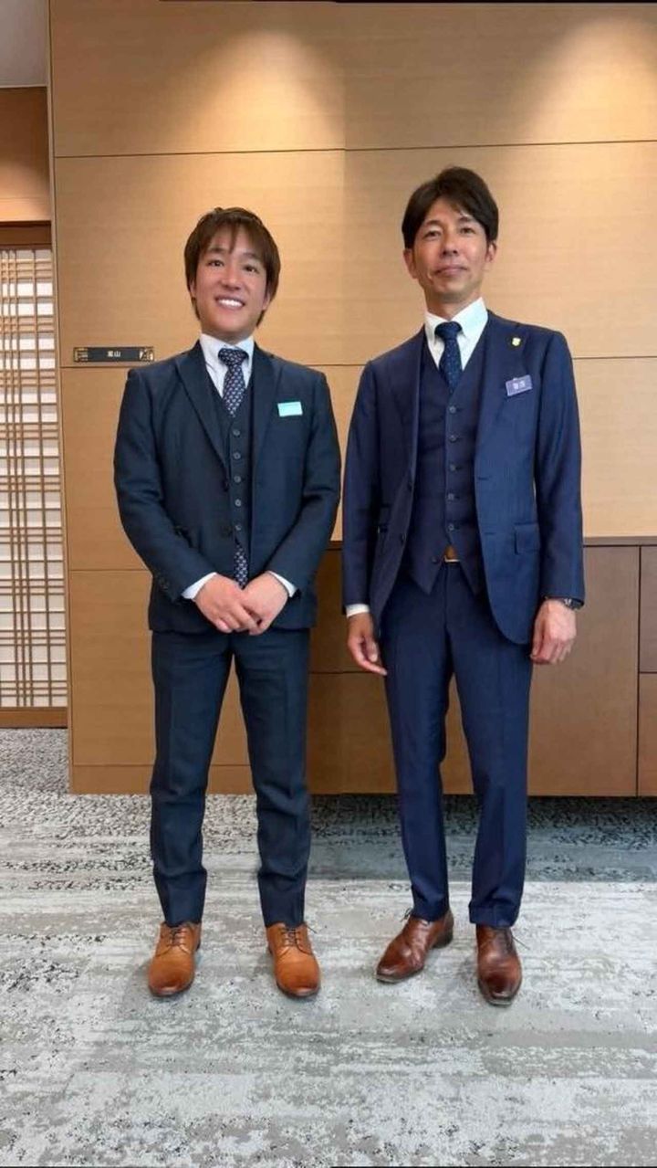 画像: 和田竜二現調教師（右）翼氏にとって身近な目標であり、もっとも頼りになる「竜のおっちゃん」（本人提供）