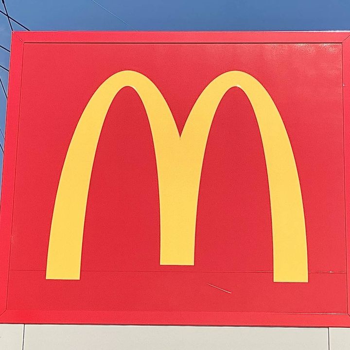 マクドナルドの看板