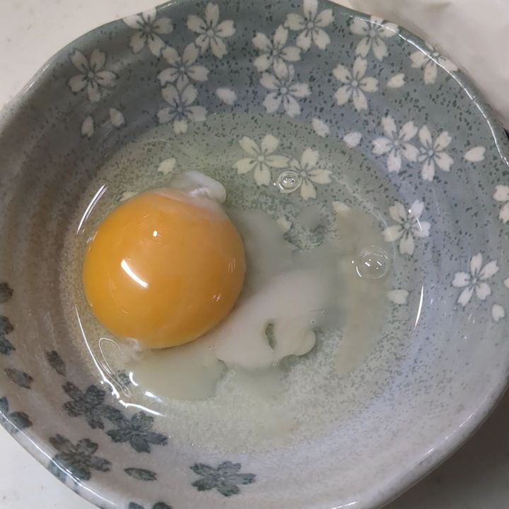 溶いた片栗粉を卵に混ぜます。