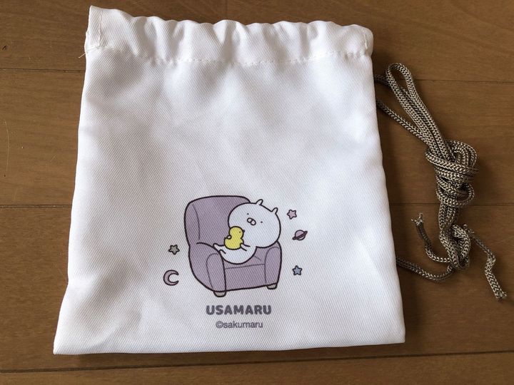 まず巾着から紐を取ります