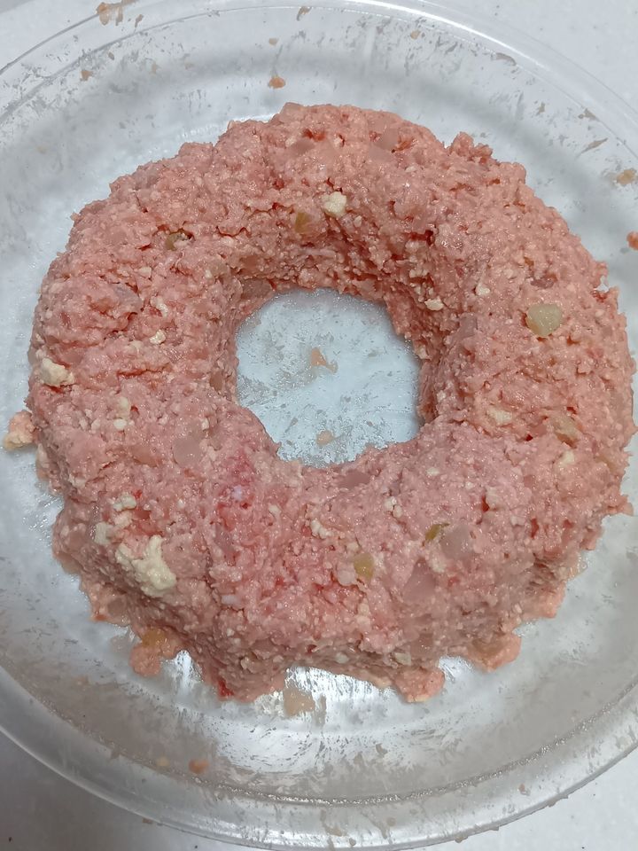 火を使わない！レンチンで完成～！大きなリング豆腐ハンバーグ（野菜もソースもレンチン）