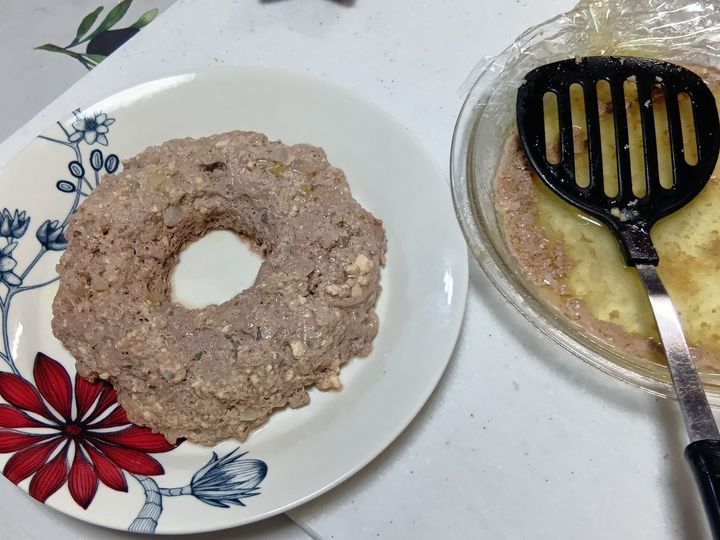 火を使わない！レンチンで完成～！大きなリング豆腐ハンバーグ（野菜もソースもレンチン）
