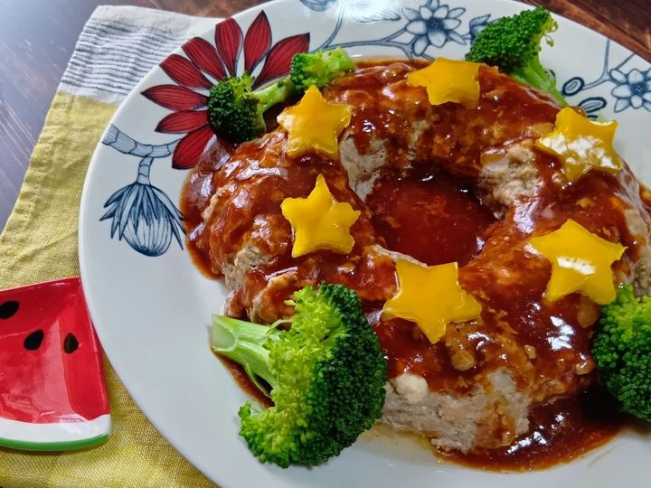 火を使わない！レンチンで完成～！大きなリング豆腐ハンバーグ（野菜もソースもレンチン）