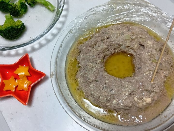 火を使わない！レンチンで完成～！大きなリング豆腐ハンバーグ（野菜もソースもレンチン）
