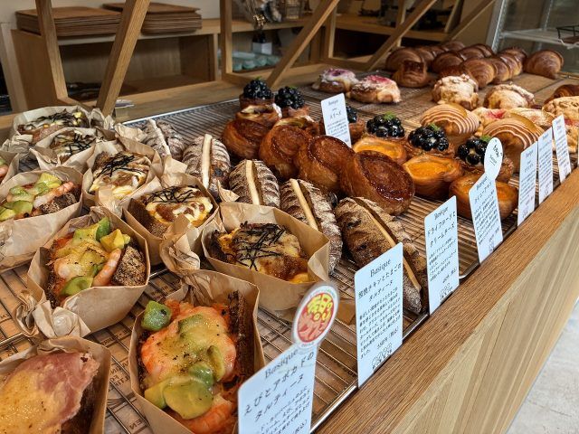 大阪バジックのパン棚
