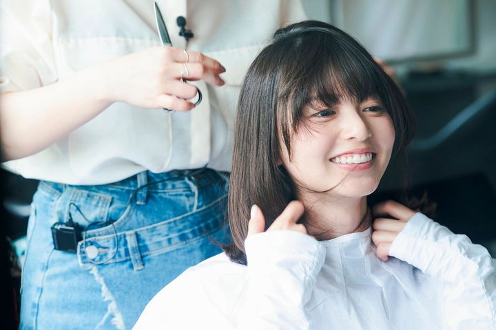齋藤飛鳥 髪を切る