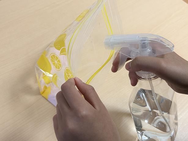 スプレーは少しずつ、様子を見ながらプッシュする