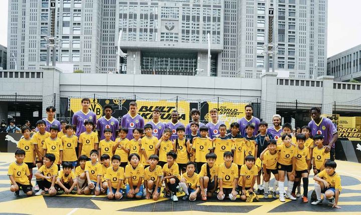 画像1: 来日中のドルトムント、「BVB World Street Series Tokyo」を東京都庁で開催！最後はプロジェクションマッピングで大盛り上がり