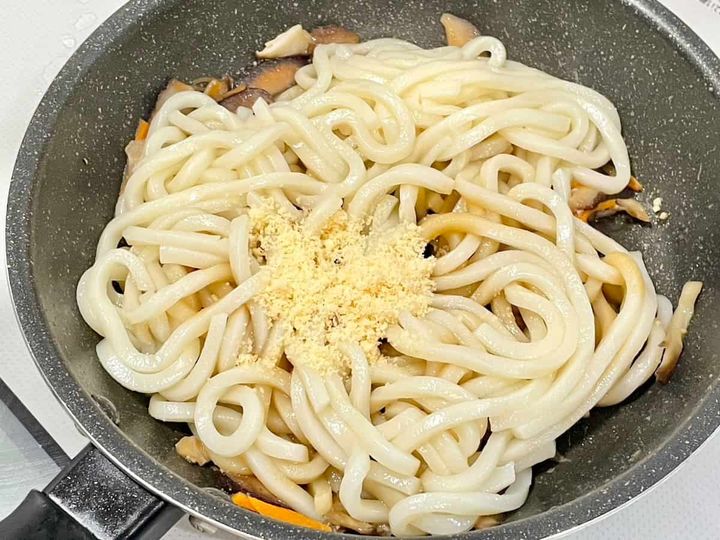 和きのこのペペロンチーノ焼きうどん