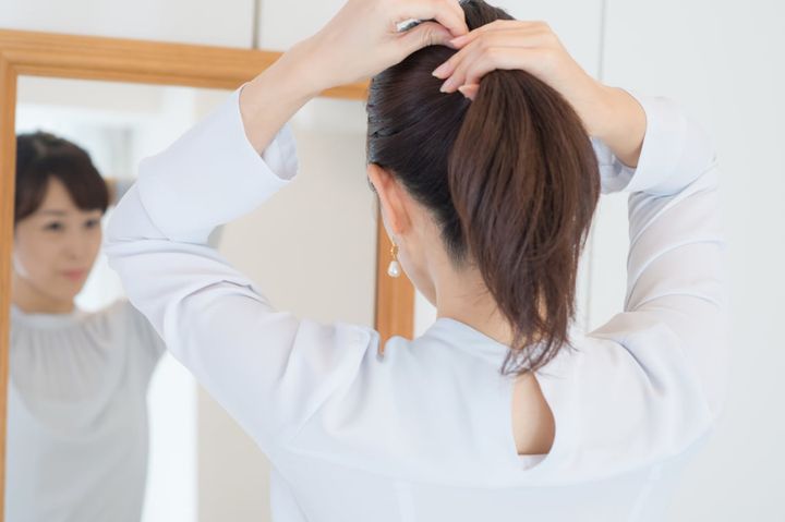 ポニーテールをあか抜けた状態にするには？（画像はイメージ）