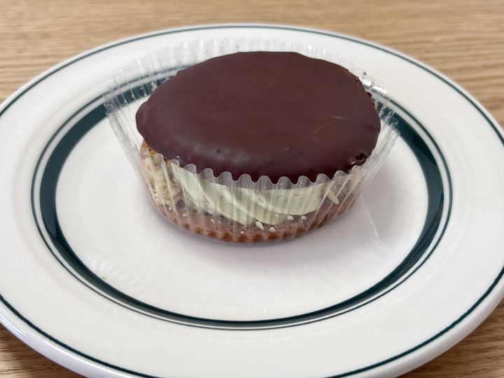 画像1: チョコパイのような表面