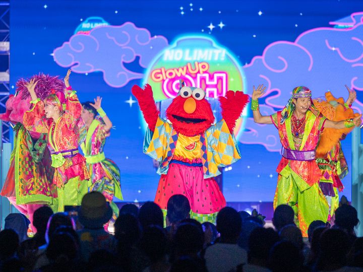 祭り衣装で登場したエルモたちセサミストリートの仲間