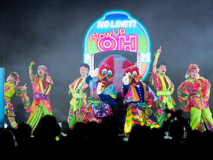 NO LIMIT！ Glow Up OH MATSURIのロゴが光るステージ