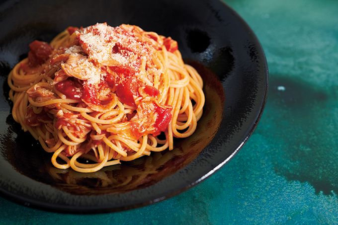【カニかまの旨みがポイント！】コンビニ食材で作る簡単レシピ「カニかまとトマトのパスタ」を作ろう！の画像1
