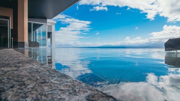 【北海道函館市】「函館湯の川温泉 海と灯」が函館山・八幡坂の夜景を楽しめるバスツアーの予約を開始