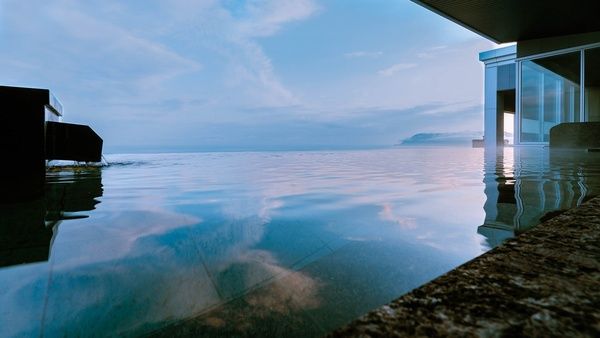 【北海道函館市】「函館湯の川温泉 海と灯」が函館山・八幡坂の夜景を楽しめるバスツアーの予約を開始