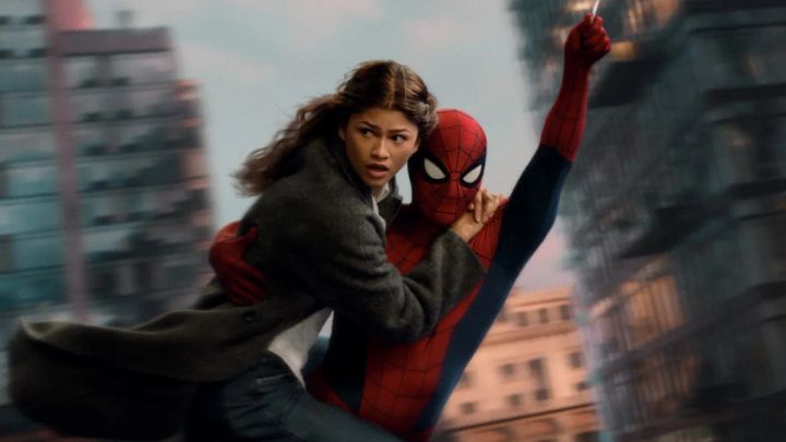 MJを抱えてビルの間を飛ぶスパイダーマン