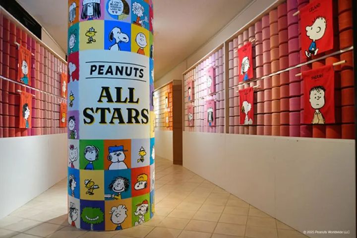 PEANUTS ALL STARSの展示通路