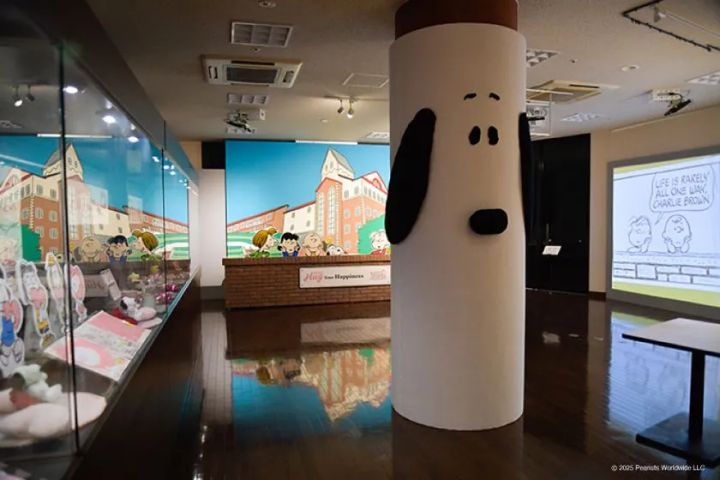 スヌーピー装飾の館内展示室