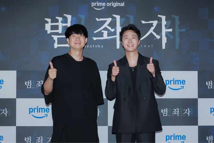 Prime Originalドラマシリーズ『犯罪者』プレミア上映会イベントに登壇した（左から）松永大司監督、チョン・イル （C）PROTX width=
