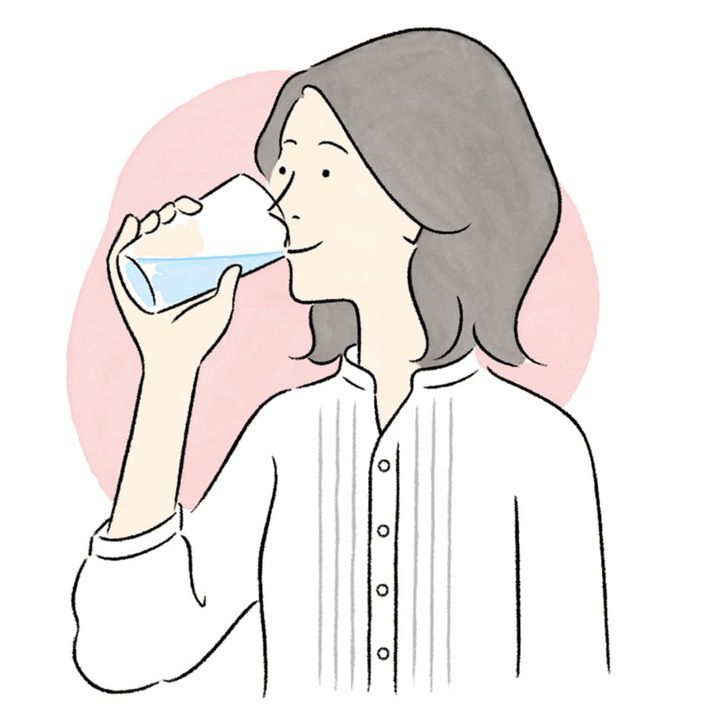 【1】コップ1杯（200～300㎖）の水分を摂る