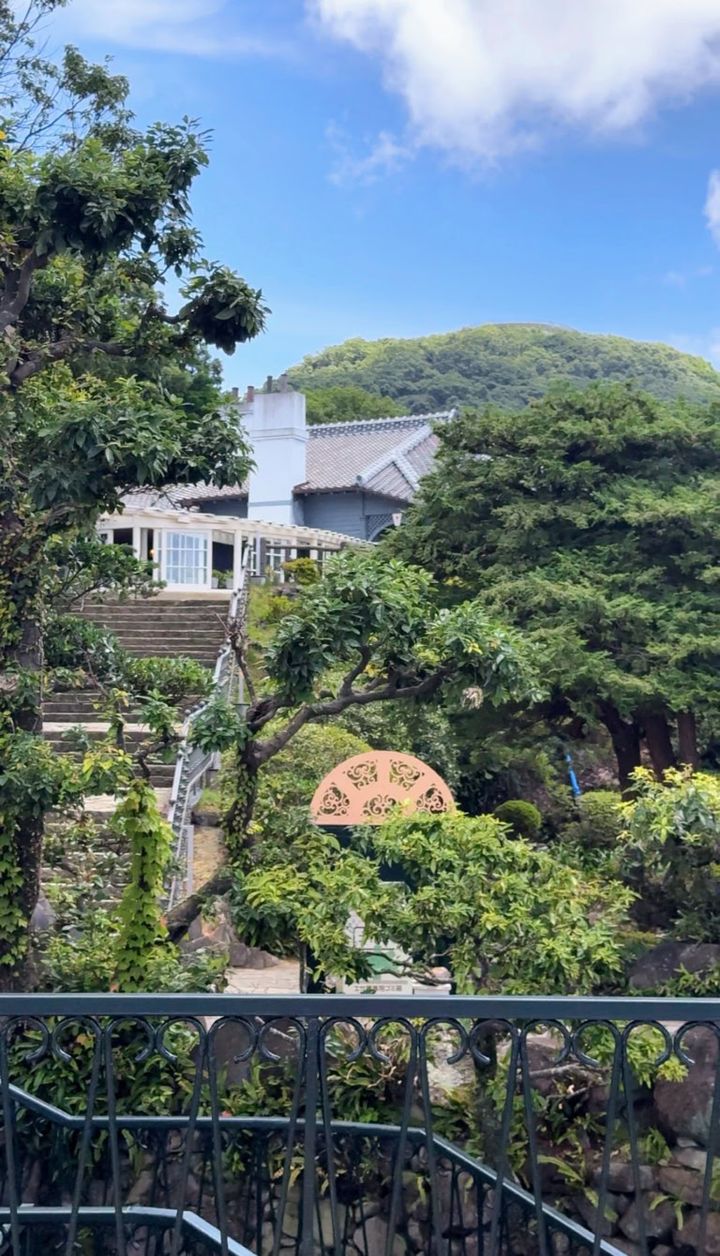 丘の中に見えるのがグラバー邸 見晴らしが良いところに建っています