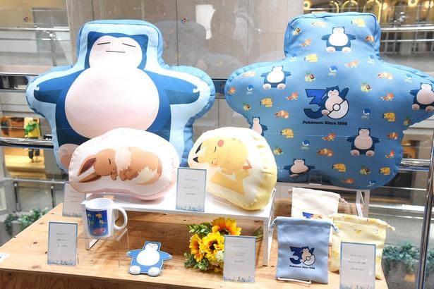 カビゴンのBIGクッションなど、多彩なグッズも販売中 (C)Pokémon/Nintendo/Creatures/GAME FREAK Pokémon Sleep is developed by SELECT BUTTON inc. ポケットモンスター・ポケモン・Pokémonは任天堂・クリーチャーズ・ゲームフリークの商標です。 撮影：ソムタム田井